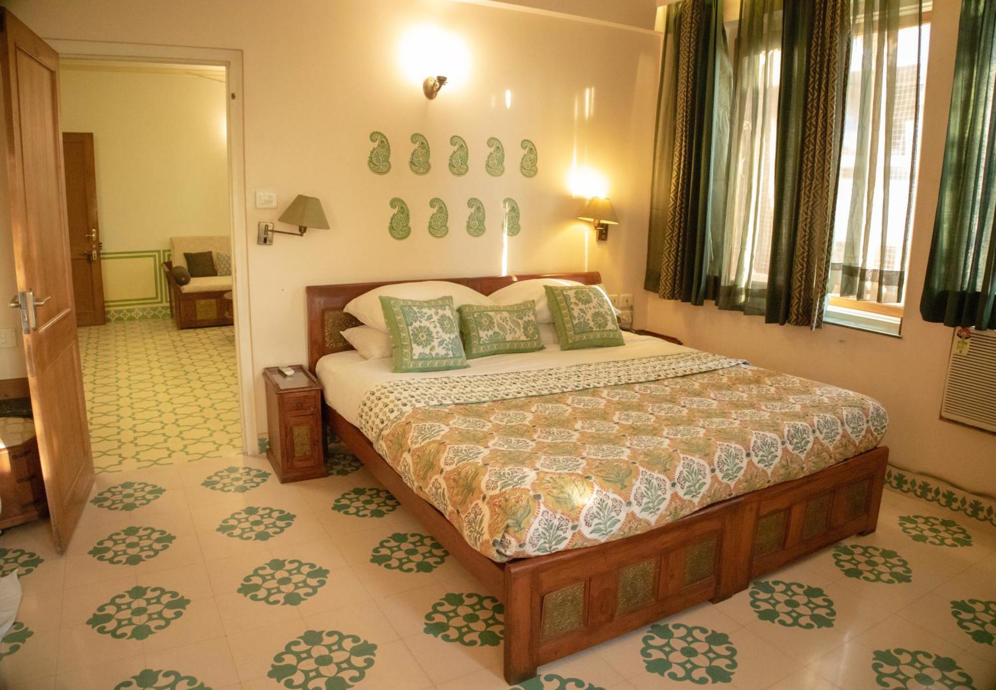 Om Niwas Suite Hotel Jaipur Exteriör bild